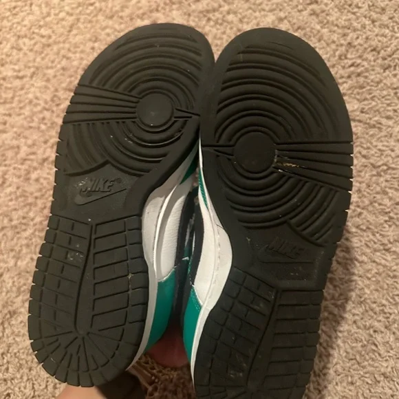 Nike Womens Green Dunk Low - Picture 3 of 6